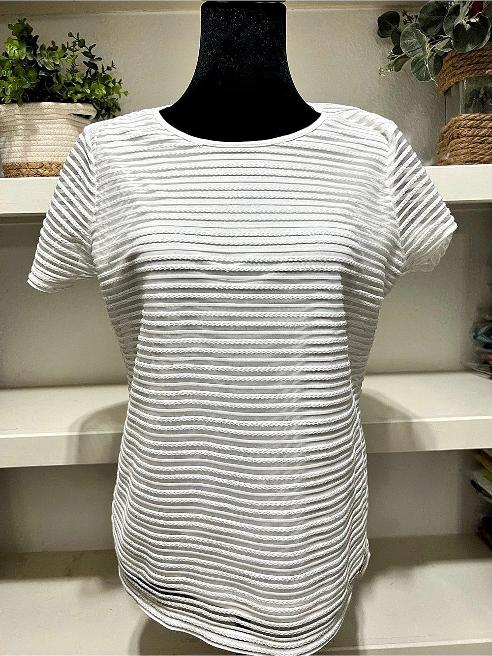 Calvin Klein Textured Short Sleeve Top in White Size Large